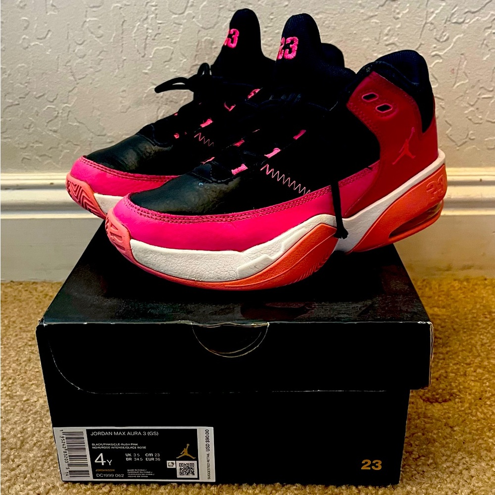 Youth Jordan’s Size 4